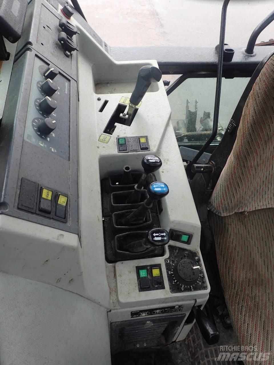 Valtra 8150 Traktory