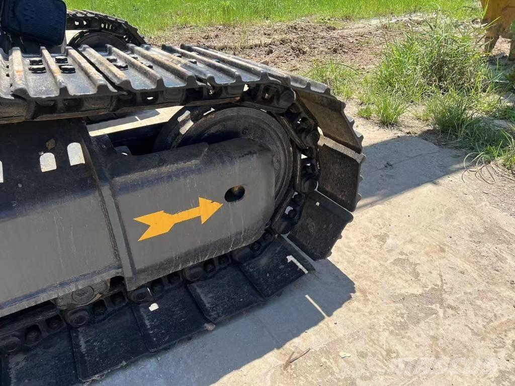 Komatsu PC 220 Pásová rýpadla