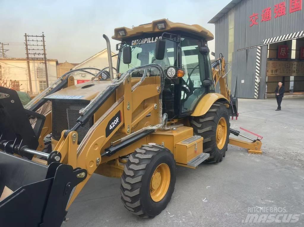 CAT CAT420F Kolové nakladače