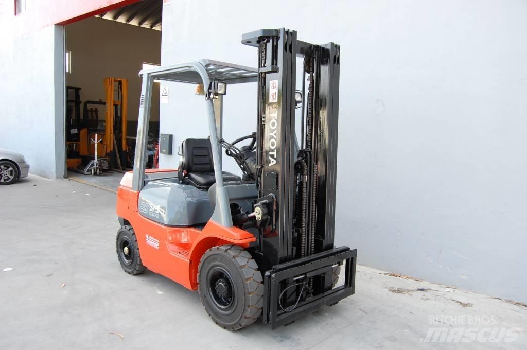 Toyota 7 FD 25 Dieselové vozíky
