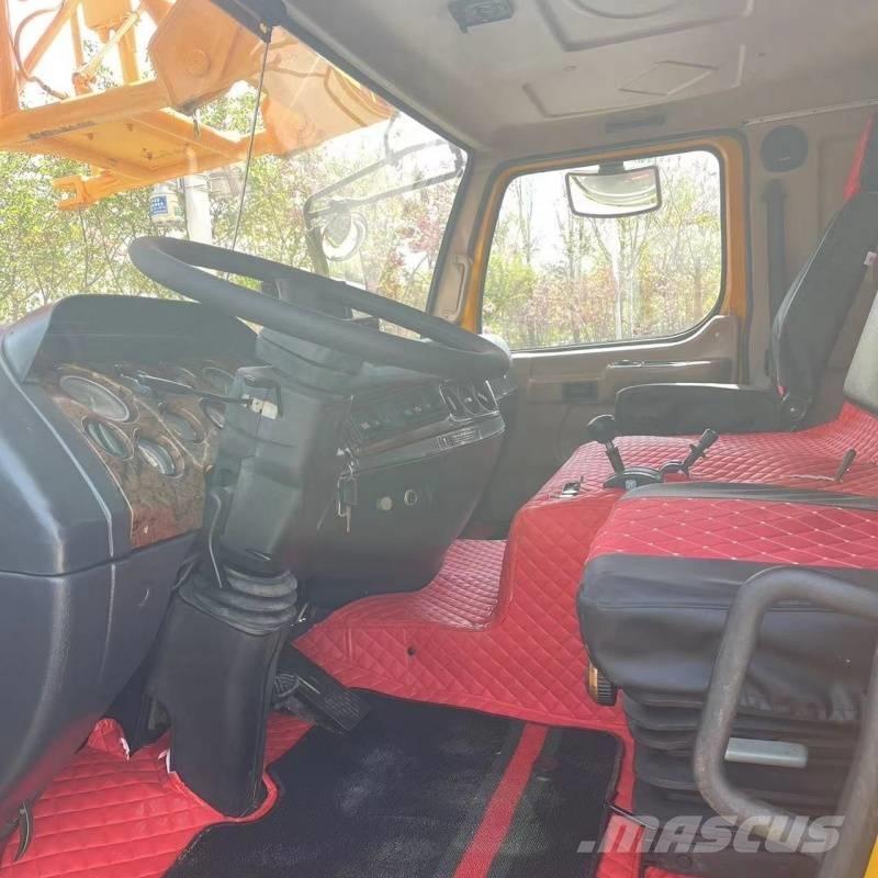 XCMG QY 100 K Univerzální terénní jeřáby