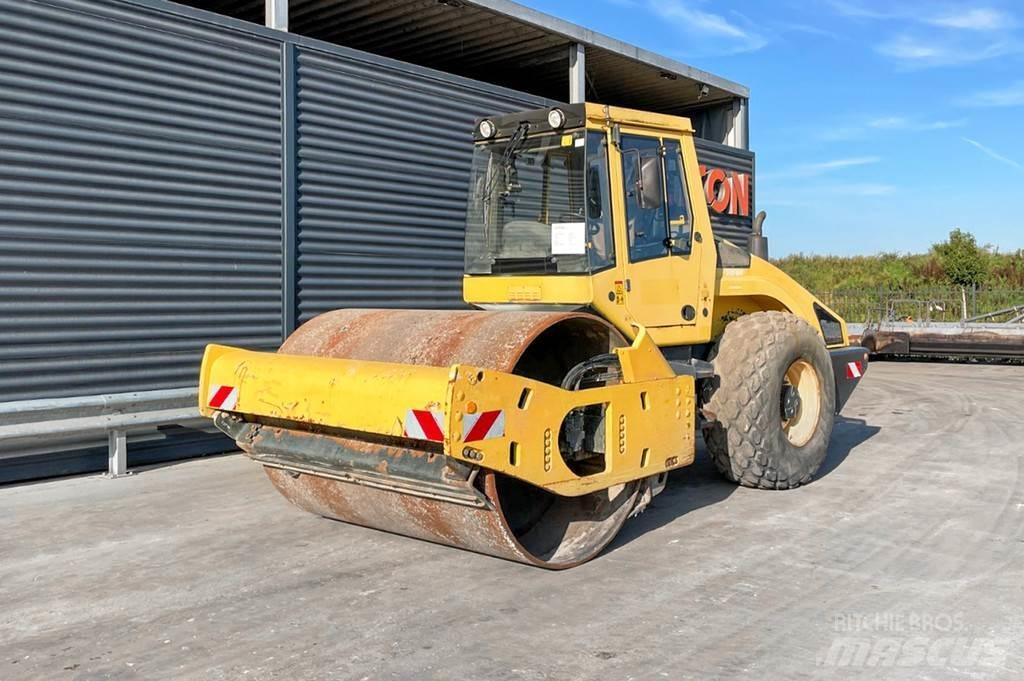 Bomag BW 213 DH-4 Tahačové válce