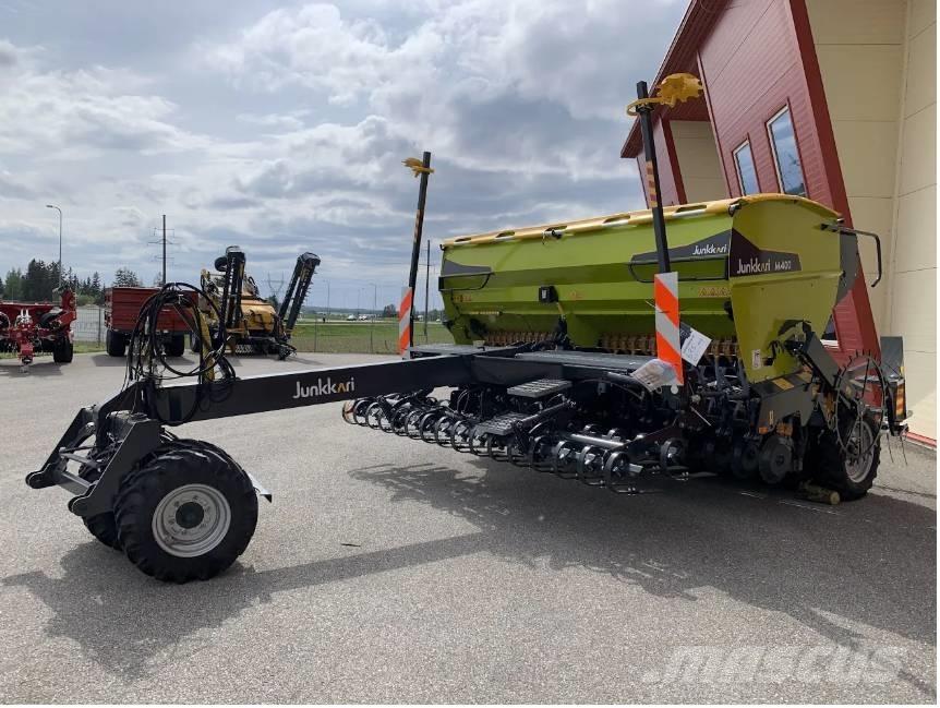 Junkkari M 400 Plus Mechanické secí stroje