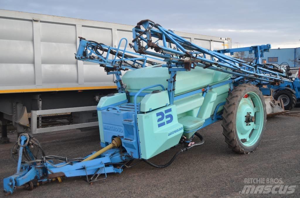 Berthoud Racer 25 Tažené postřikovače