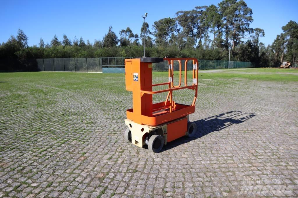 JLG 1230ES Vertikální sloupové výtahy