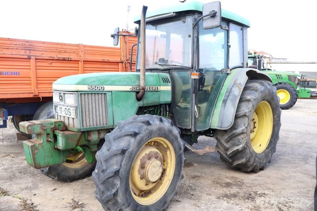 John Deere 5500 STD Traktory