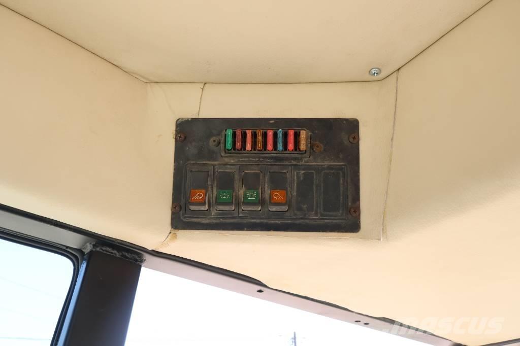 John Deere 5500 STD Traktory