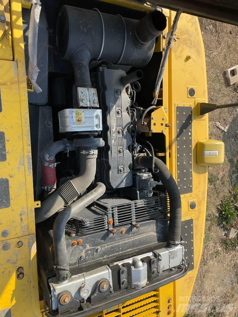 Komatsu 210 Pásová rýpadla