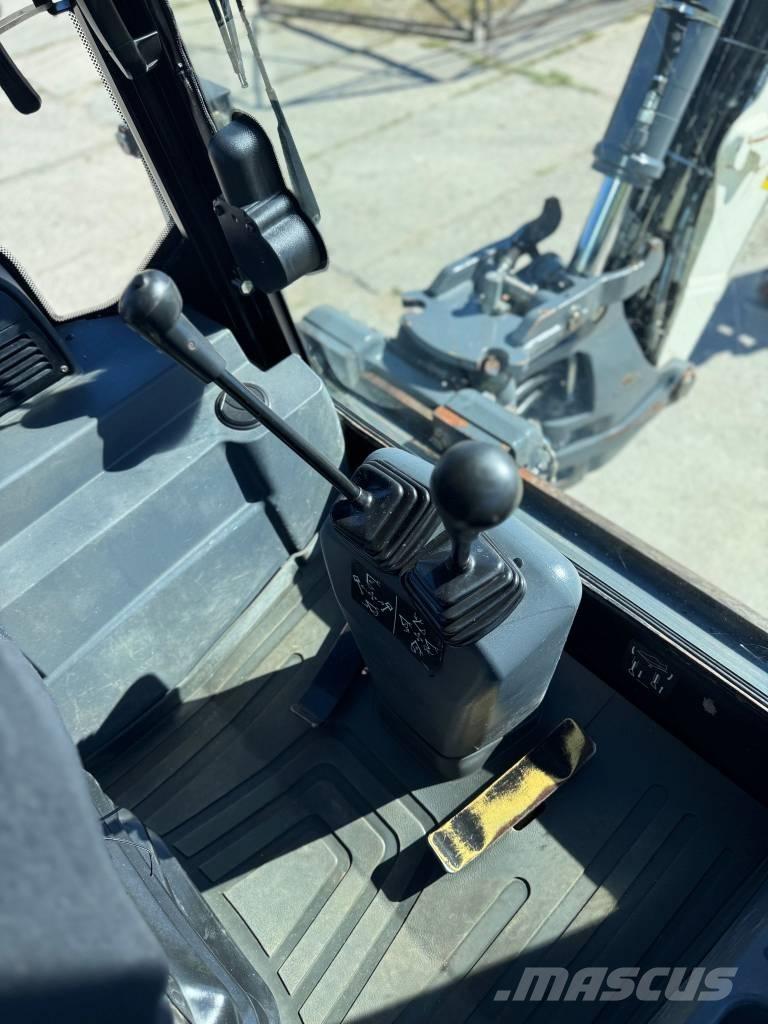 Terex TLB 890 Rýpadlo-nakladače