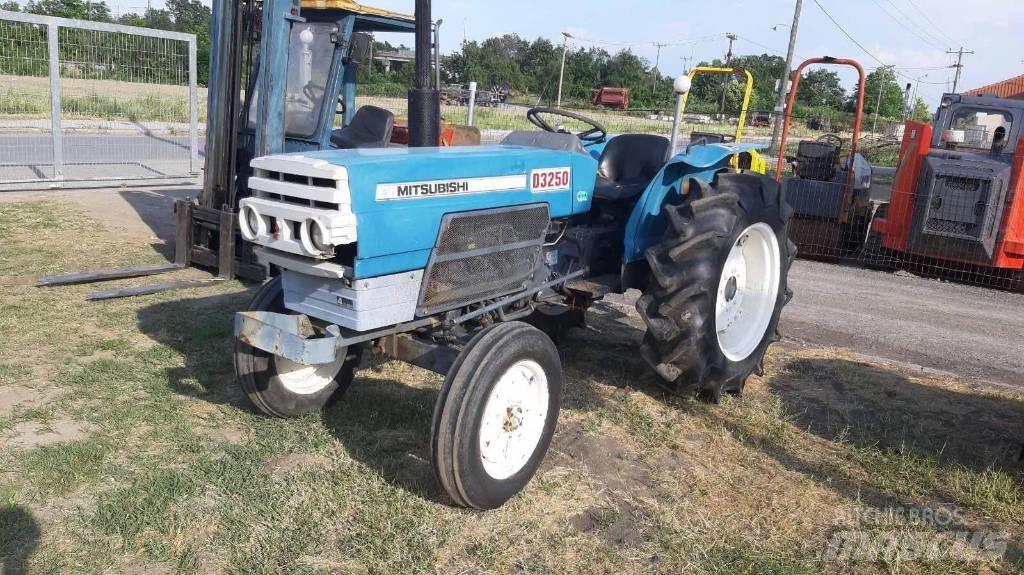 Mitsubishi 3250 Traktory
