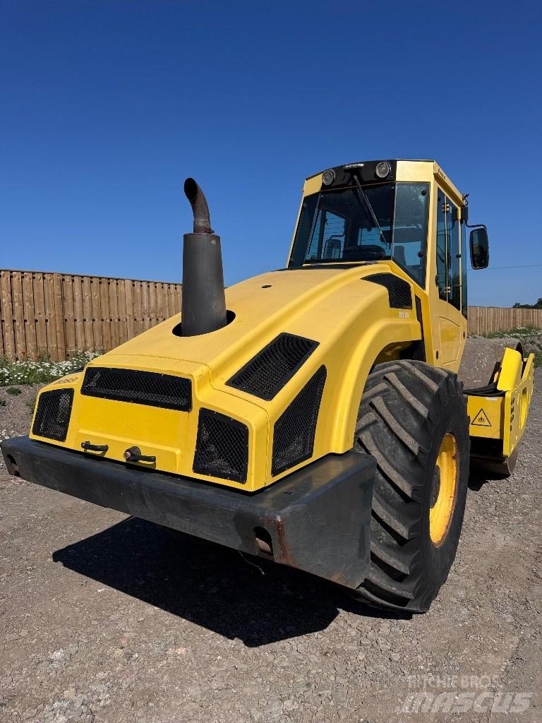 Bomag BW 213 D H-4 Tahačové válce