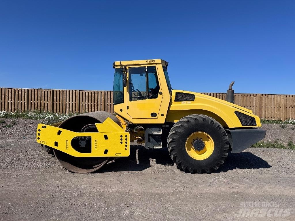 Bomag BW 213 D H-4 Tahačové válce