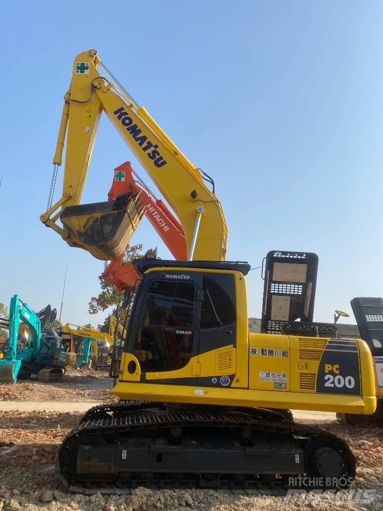 Komatsu PC 200-8 Pásová rýpadla