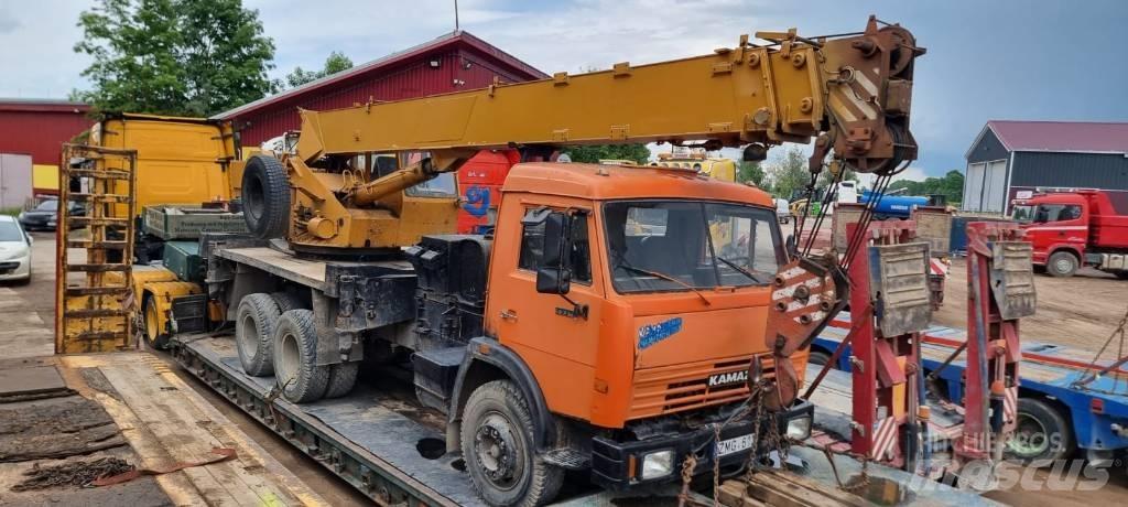 Kamaz 53215 Univerzální terénní jeřáby