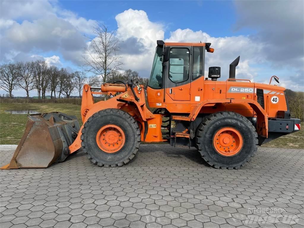 Doosan DL250 Kolové nakladače