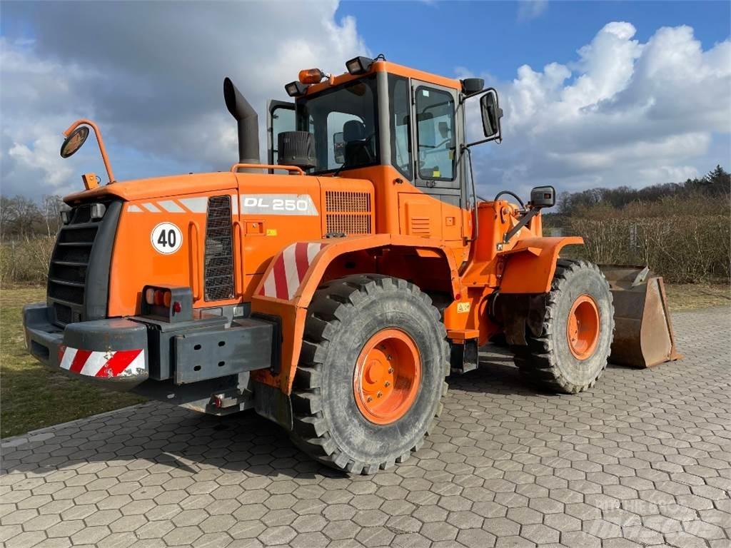 Doosan DL250 Kolové nakladače