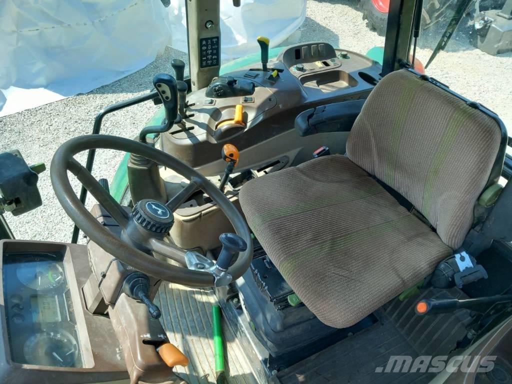 John Deere 5820 Traktory