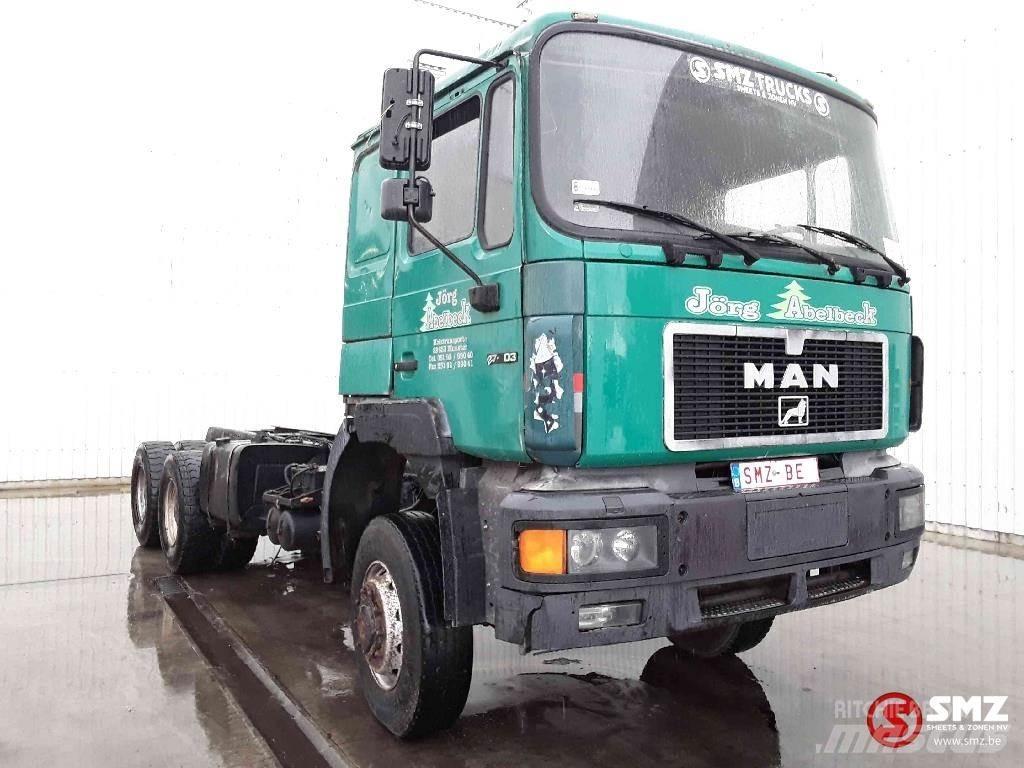 MAN 27.403 6x6 Nákladní vozidlo bez nástavby