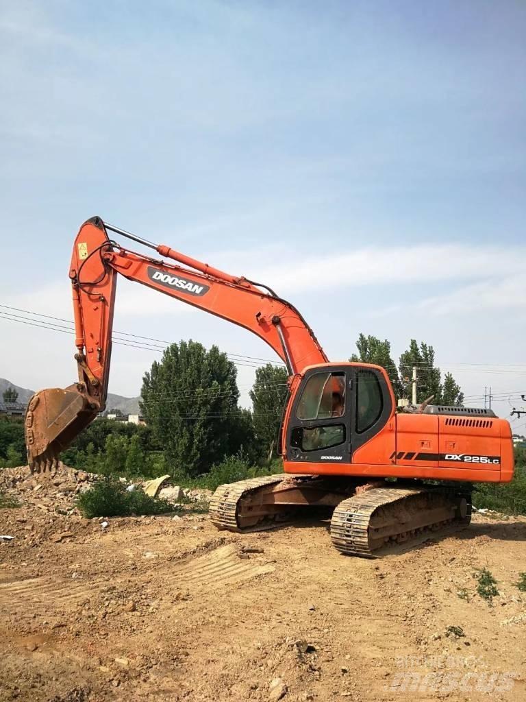 Doosan DX 225 Pásová rýpadla