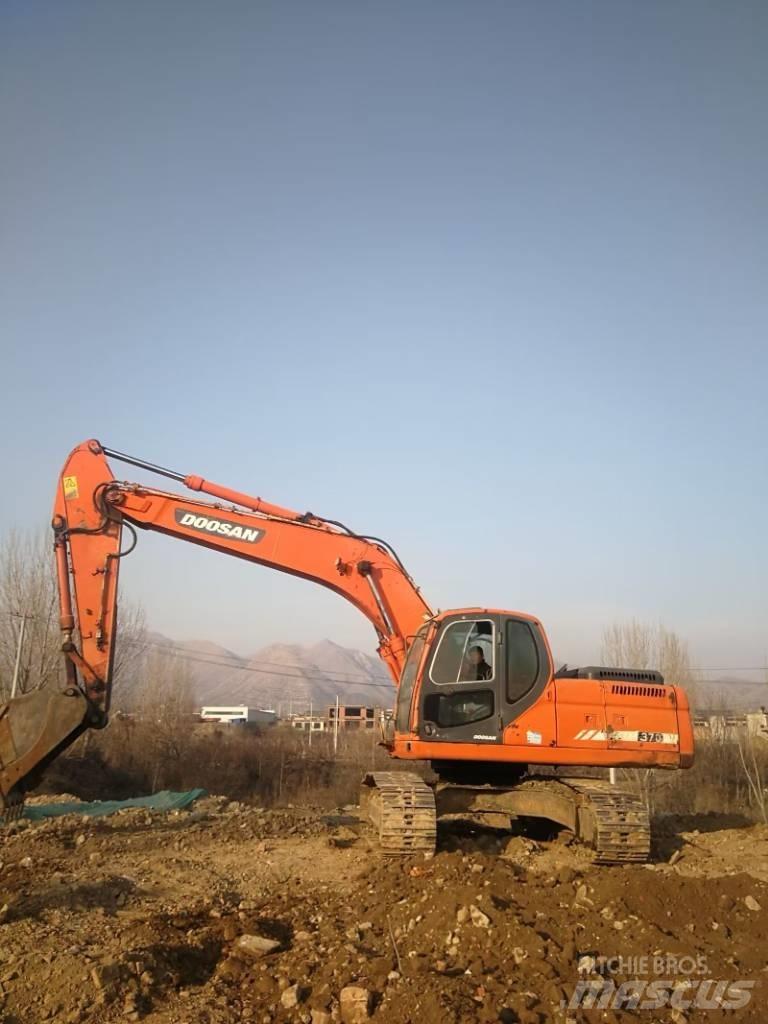 Doosan DX 225 Pásová rýpadla