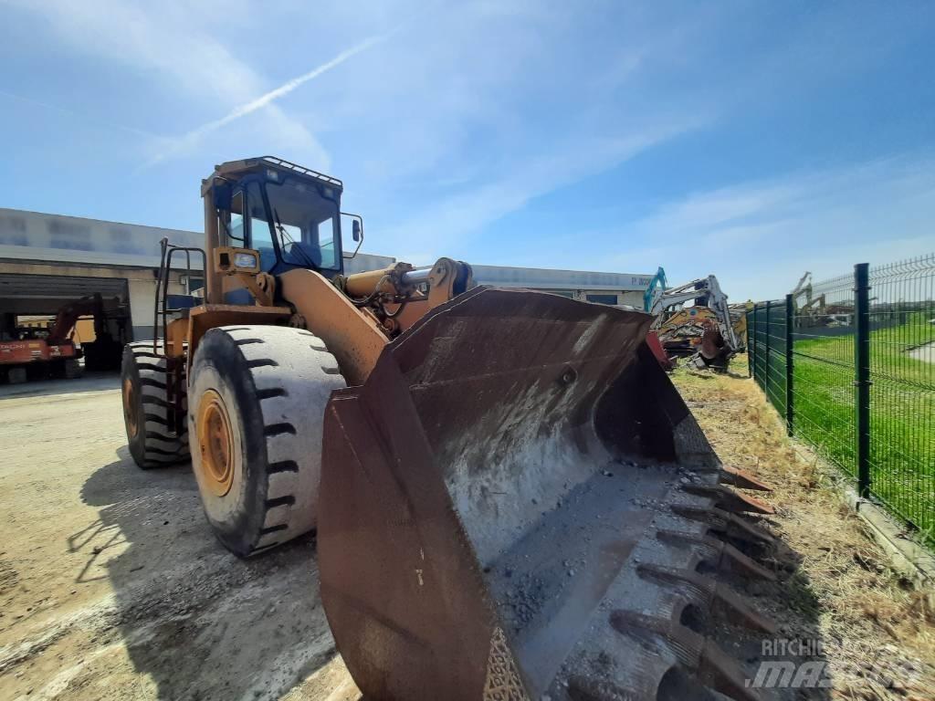 Komatsu WA500 Kolové nakladače