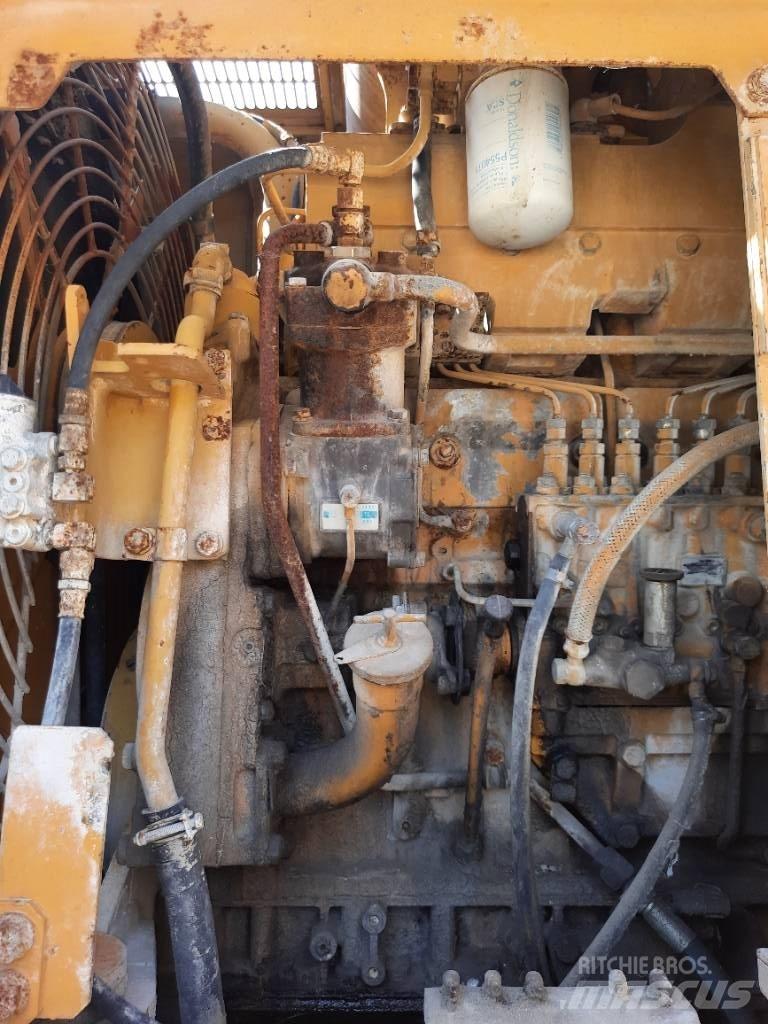 Komatsu WA500 Kolové nakladače