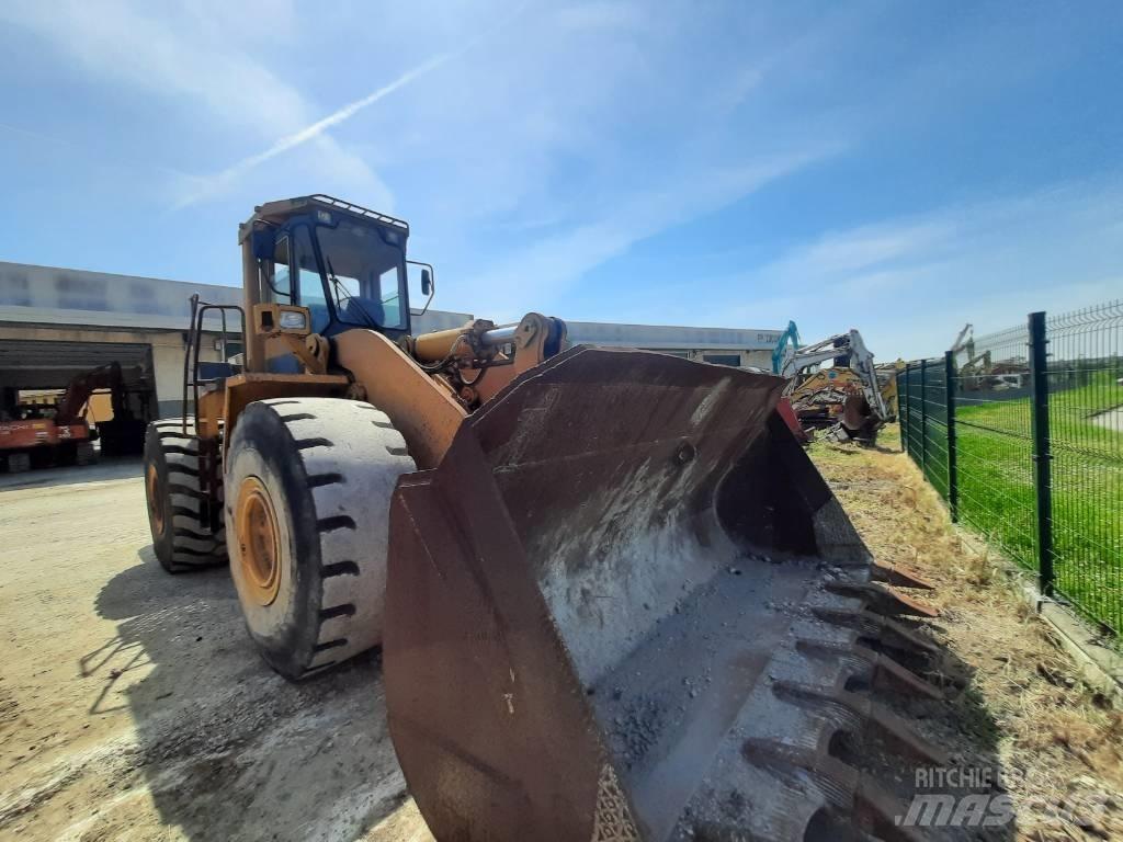 Komatsu WA500 Kolové nakladače