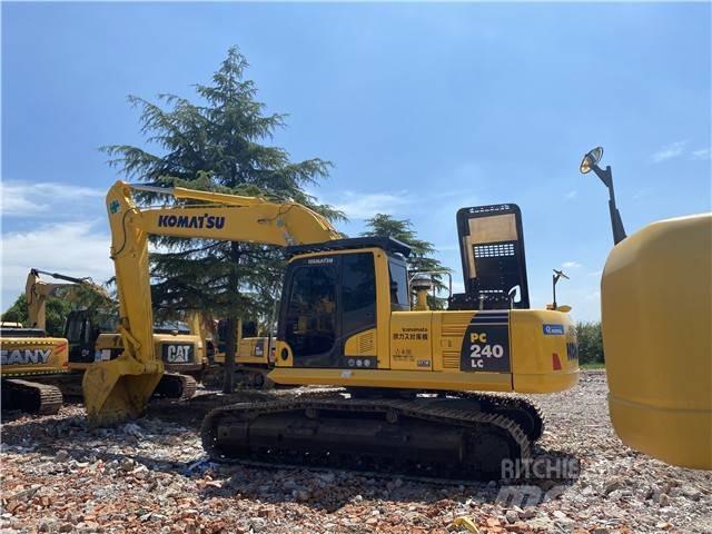 Komatsu PC240-8 Pásová rýpadla