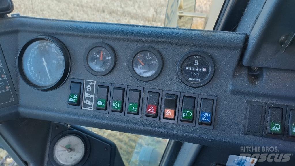 New Holland TC 54 Sklízecí mlátičky