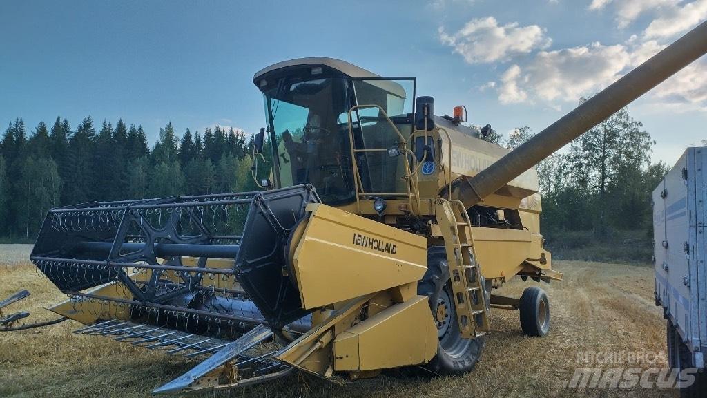 New Holland TC 54 Sklízecí mlátičky