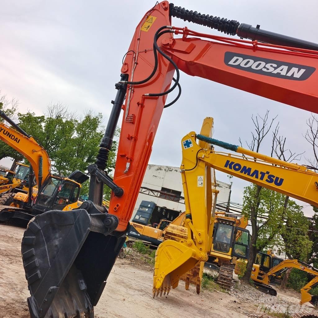 Doosan DX300 Pásová rýpadla