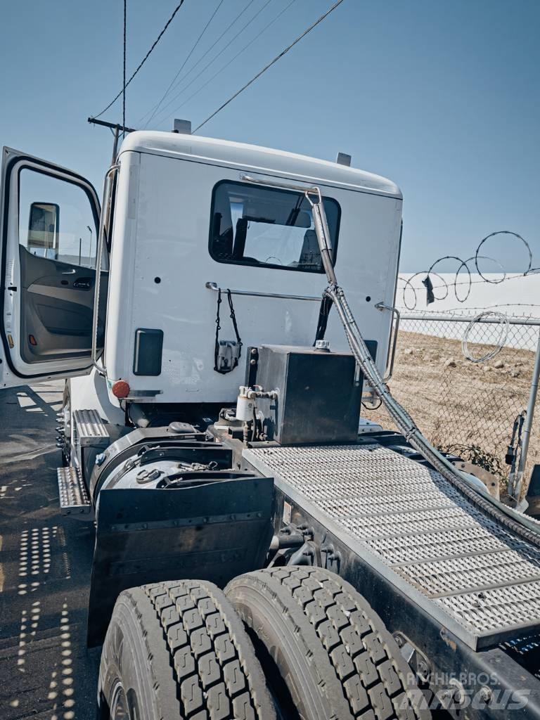 Peterbilt 579 Nákladní vozy na přepravu automobilů