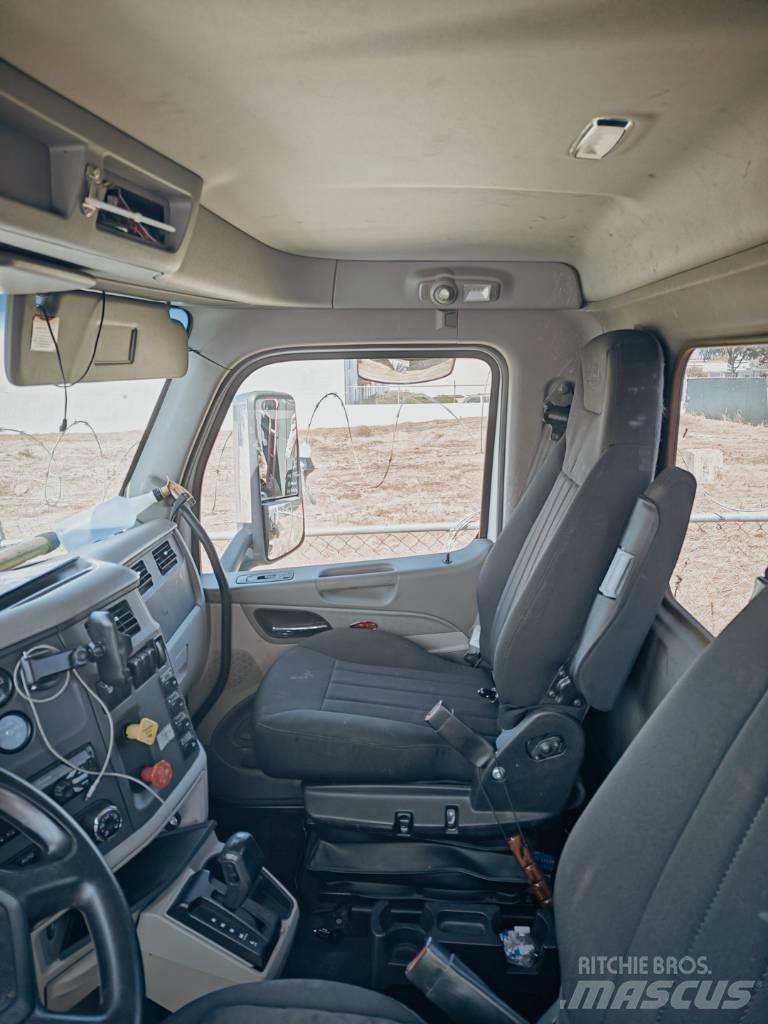 Peterbilt 579 Nákladní vozy na přepravu automobilů