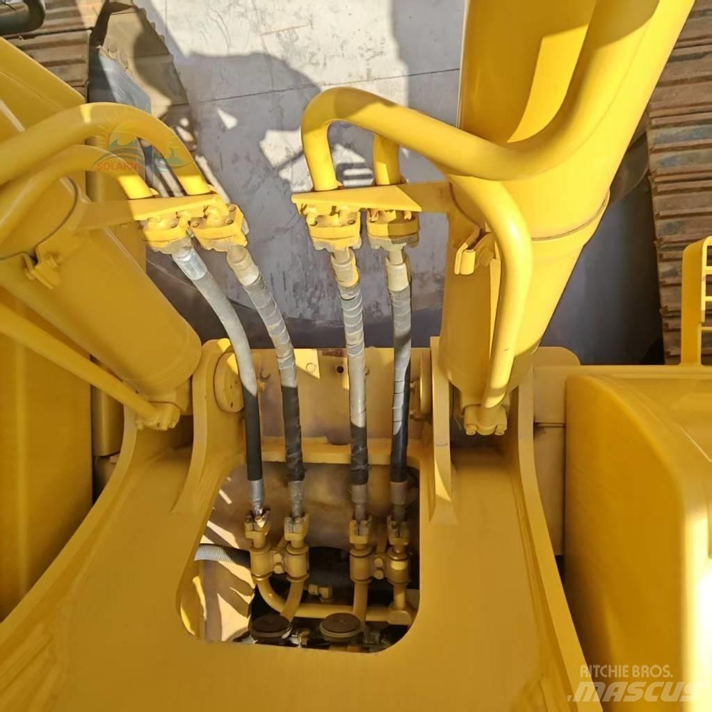 Komatsu PC 220-8 Pásová rýpadla