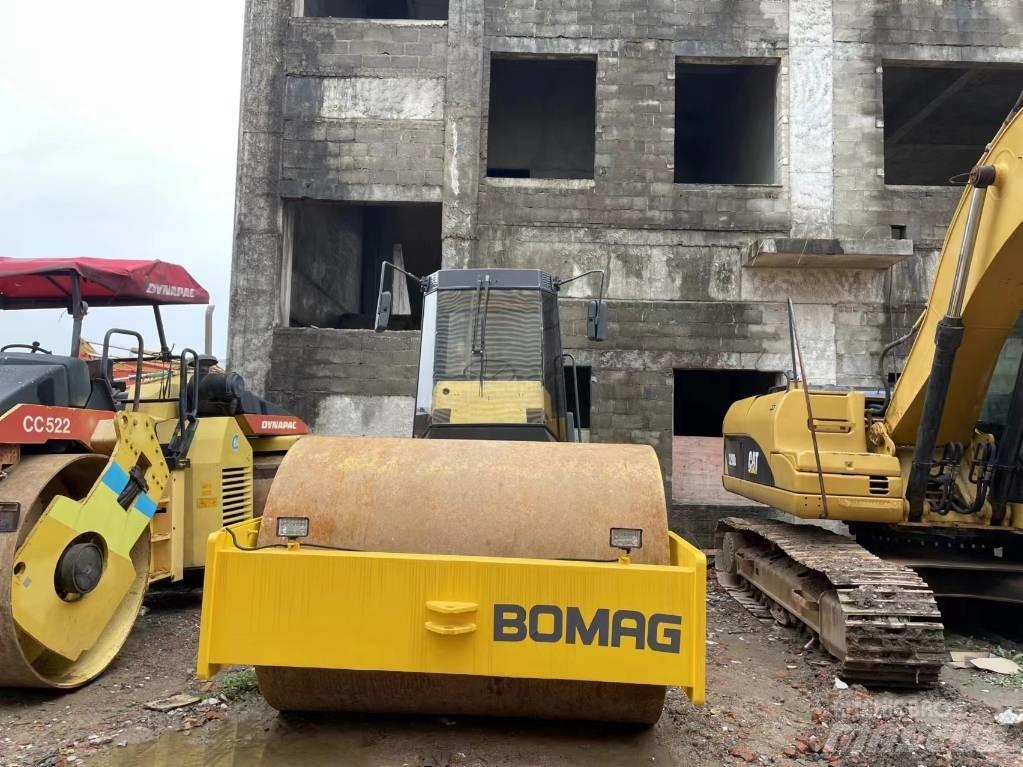 Bomag BW 217 Tahačové válce
