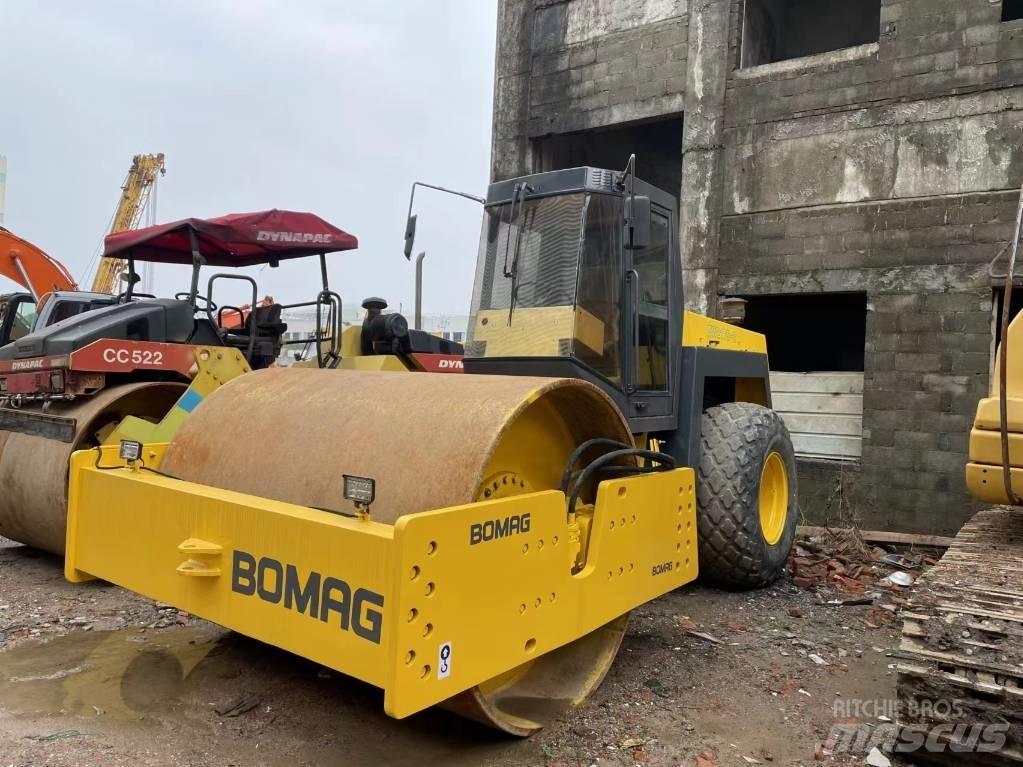 Bomag BW 217 Tahačové válce
