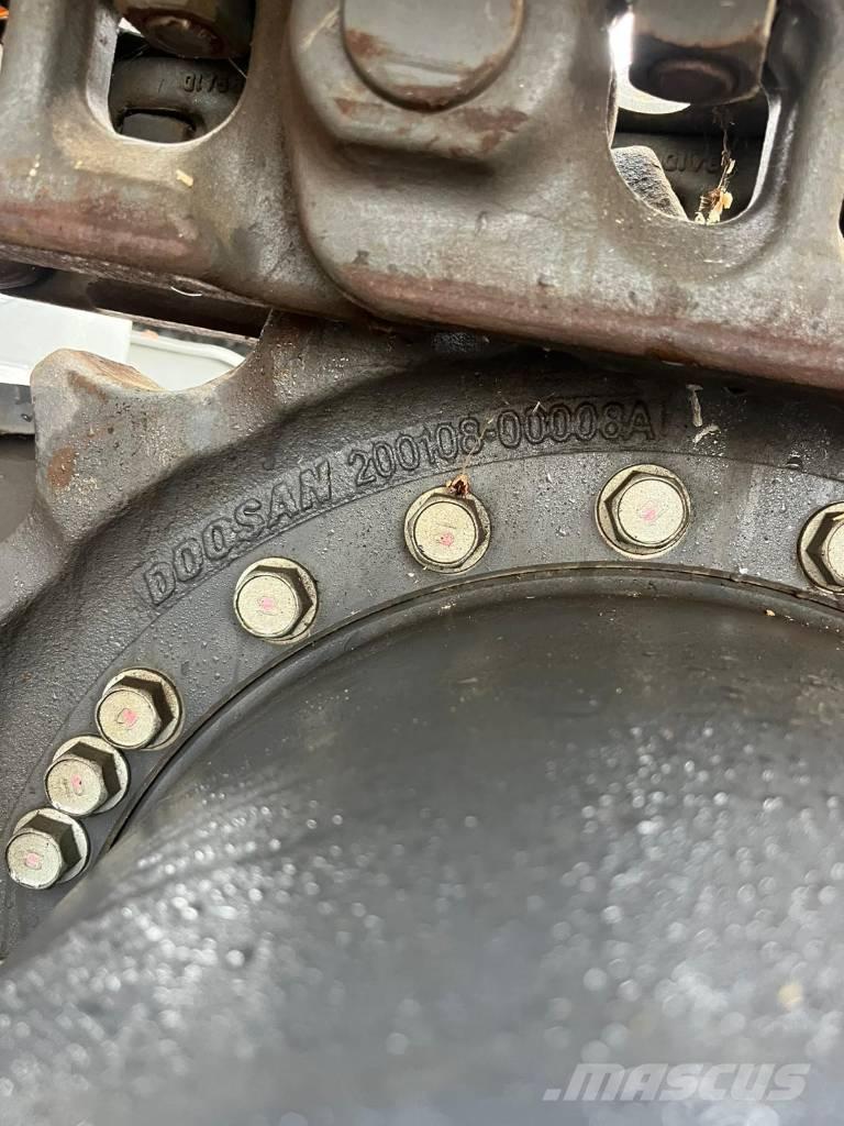 Develon DX 225 LC-7 Pásy, řetězy a podvozek