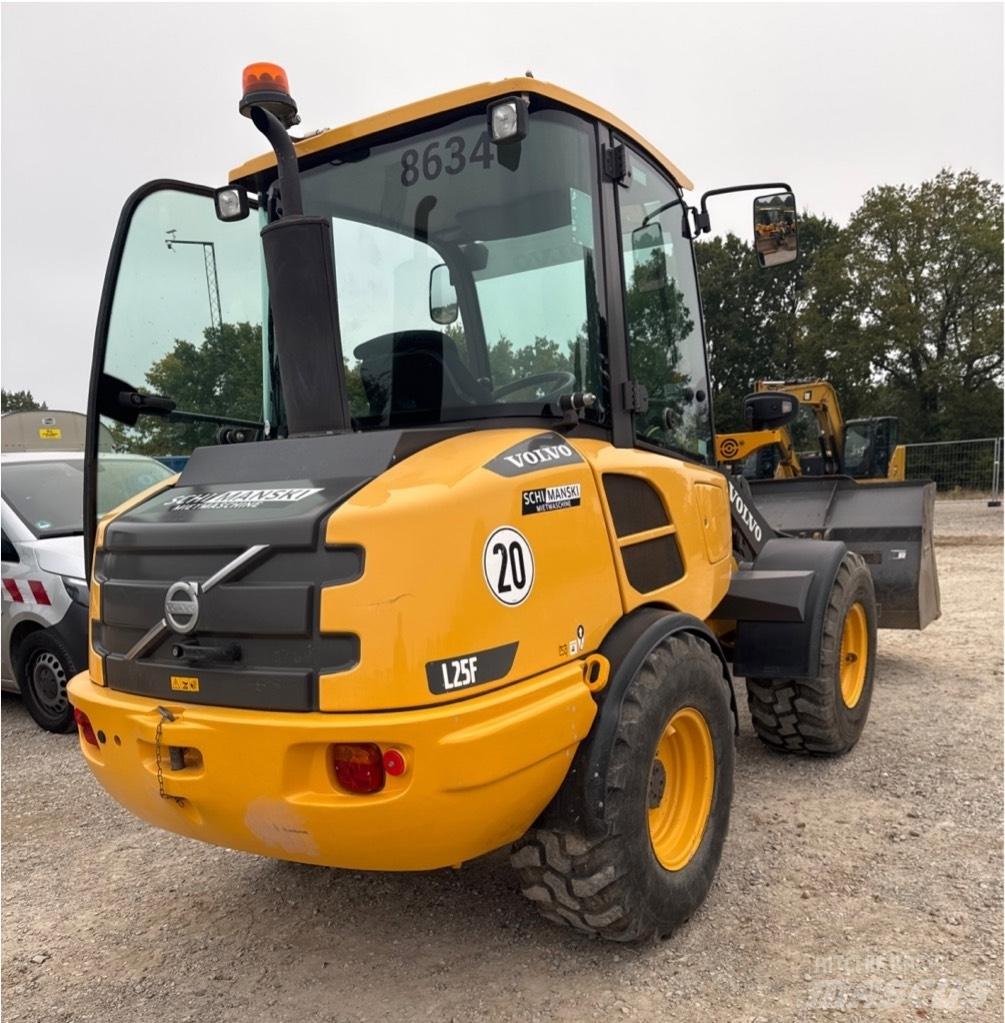 Volvo L25F Kolové nakladače