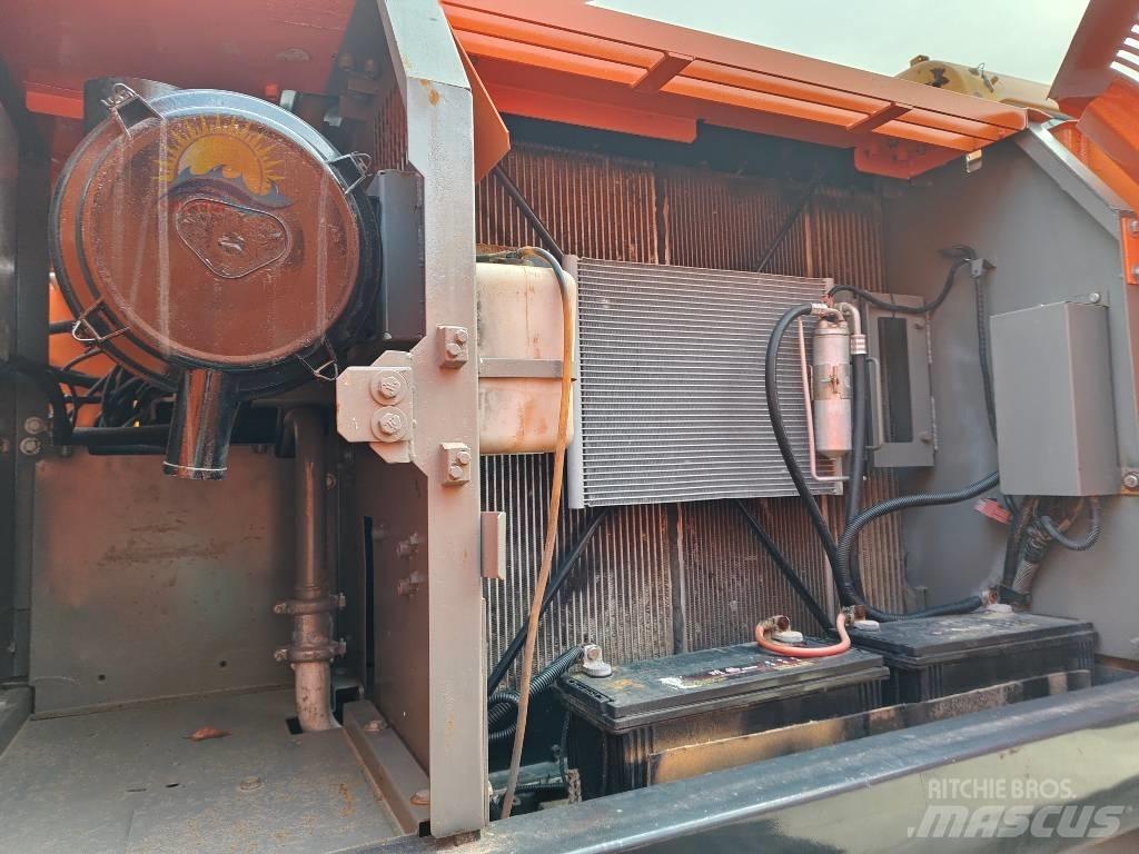 Hitachi ZX 210 Pásová rýpadla