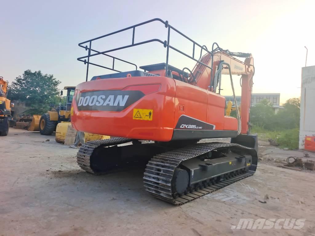 Doosan DX 225 LC Pásová rýpadla