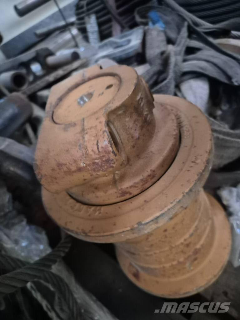 CAT D 6 Pásy, řetězy a podvozek