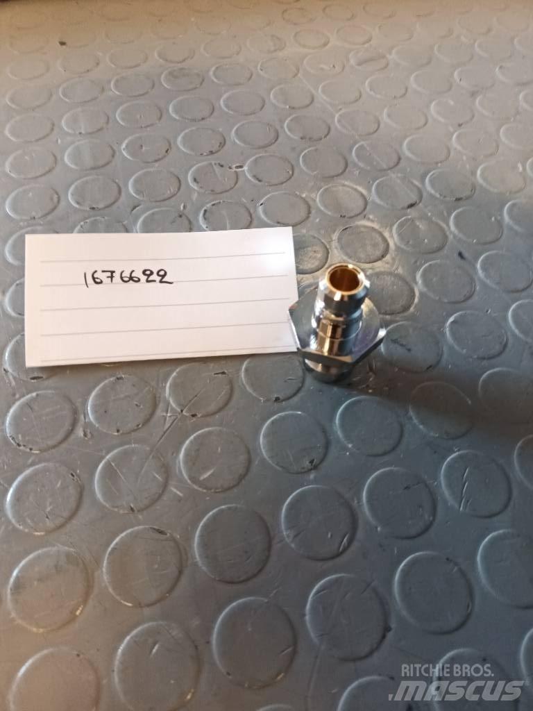 Volvo NIPPLE 1676622 Doprava – ostatní