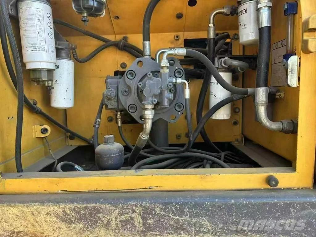 Volvo EC 210 Pásová rýpadla