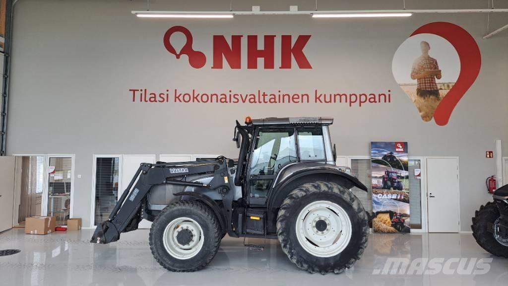 Valtra M 130 Traktory