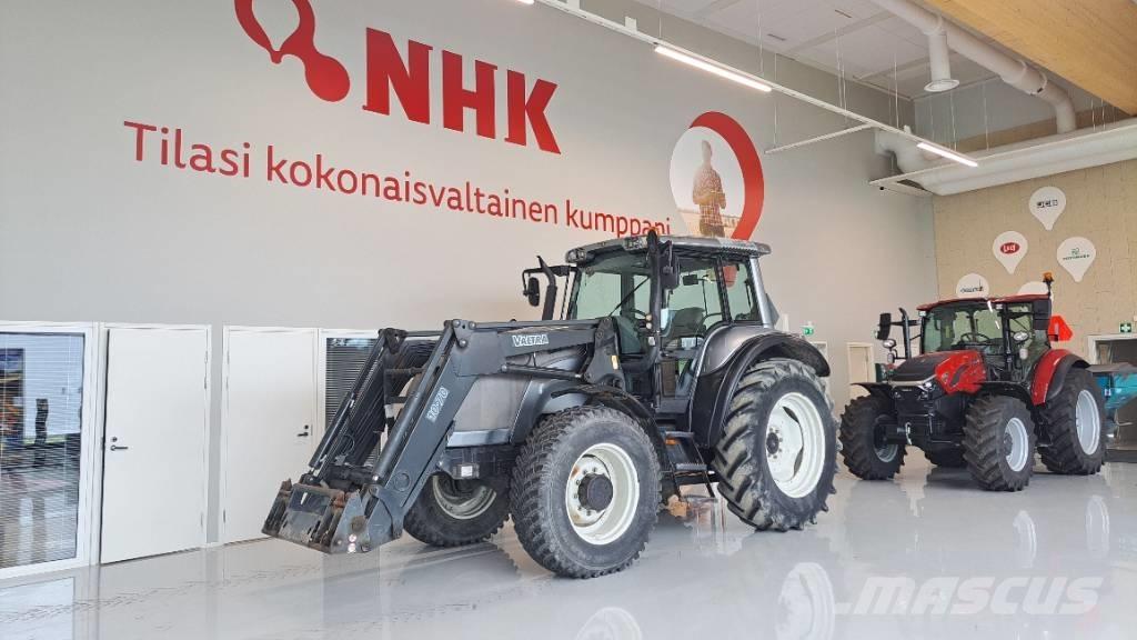 Valtra M 130 Traktory