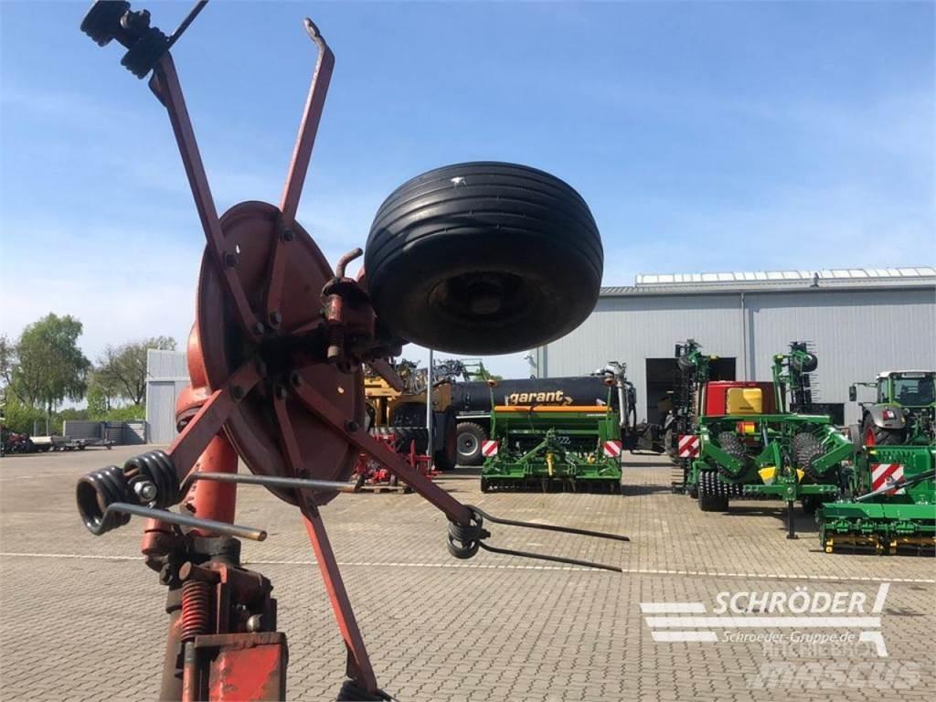 Kuhn GF 5000 MHA Obraceče a shrabovače sena