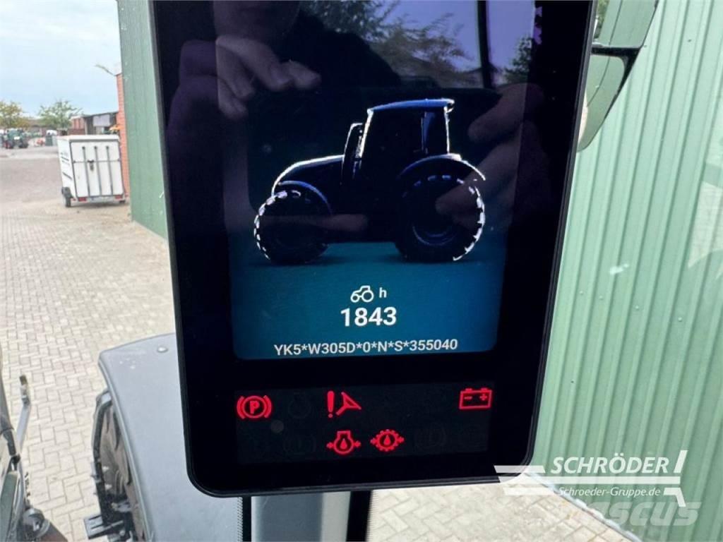 Valtra Q 305 Traktory
