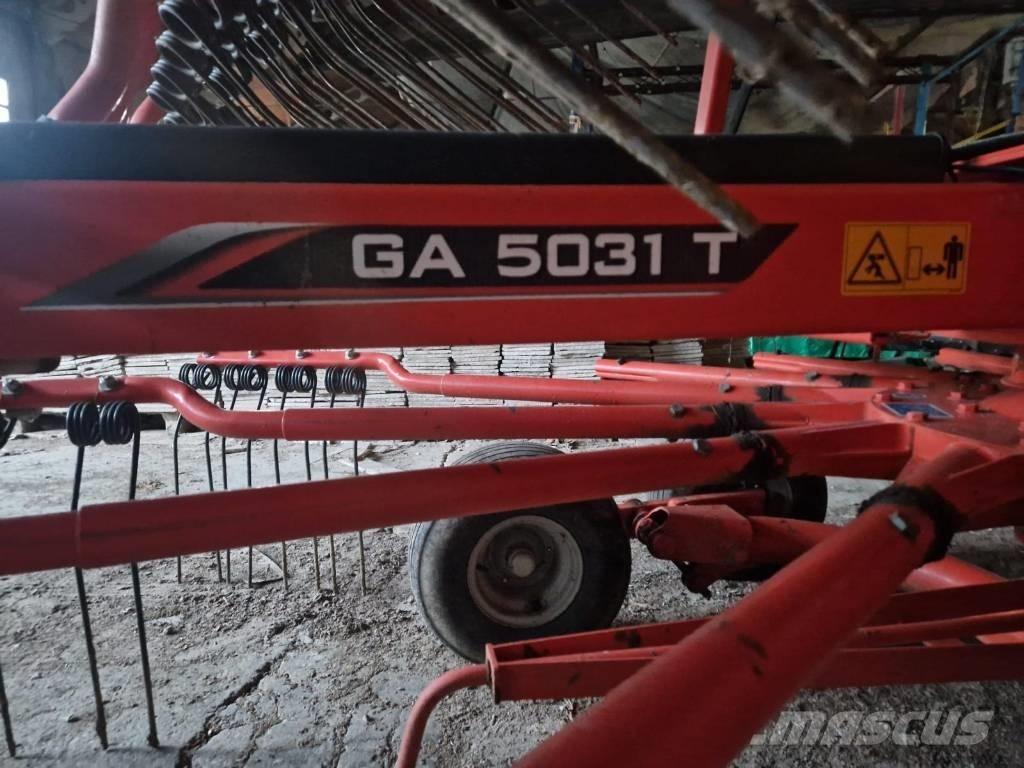 Kuhn 5031T Obraceče a shrabovače sena