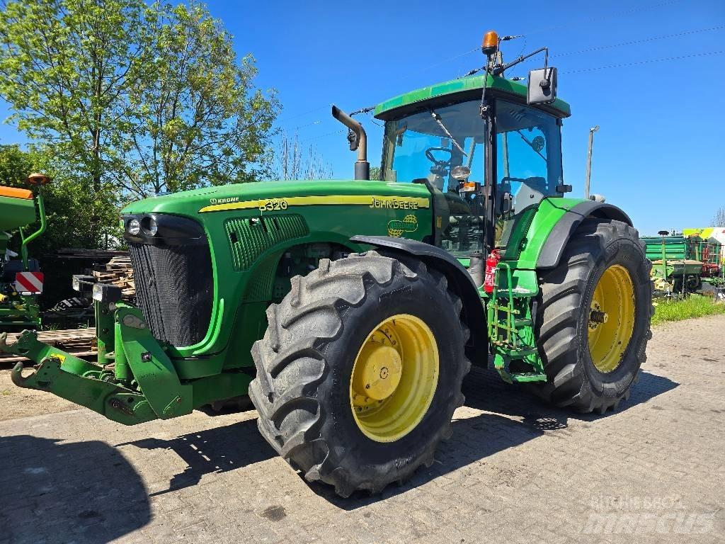 John Deere 8320 Traktory