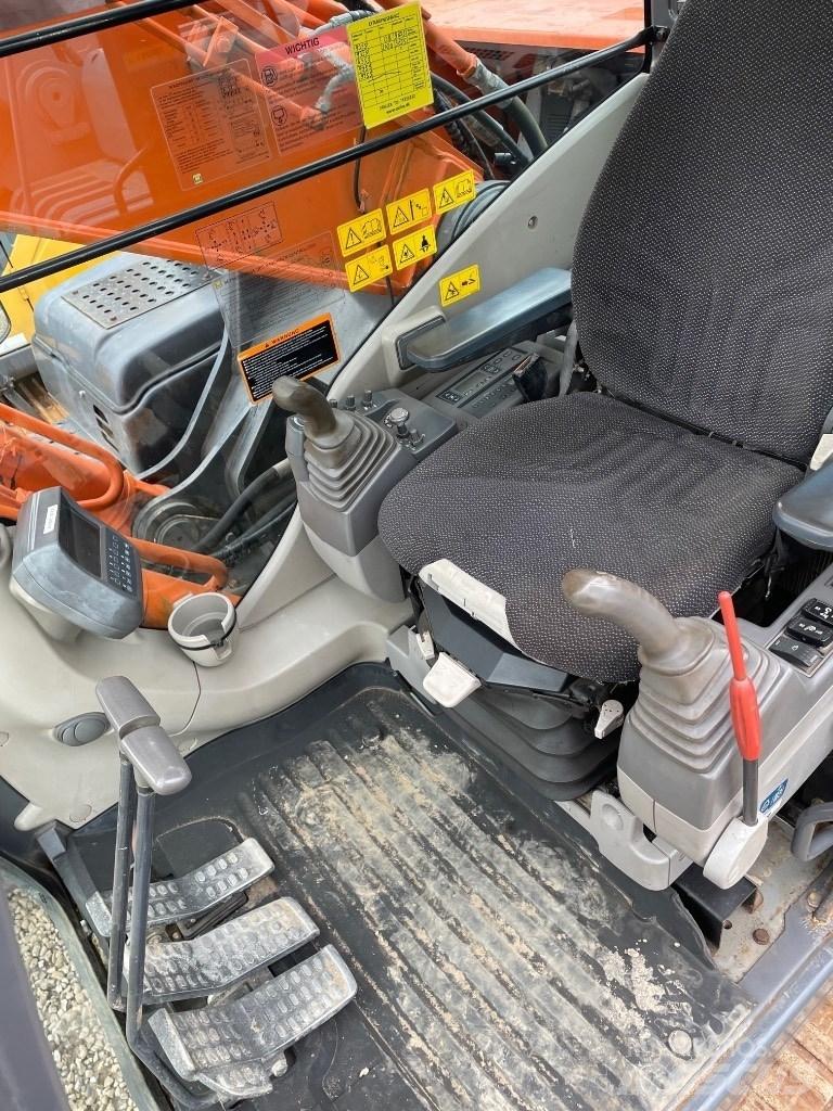 Hitachi ZX350 Pásová rýpadla